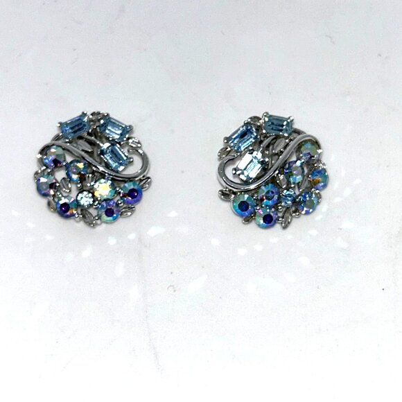 Lisner Vintage Aurora Borealis Clip-On Earrings Light Blue Rhinestone Wedding - Picture 4 of 8